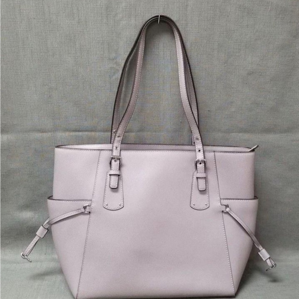 Michael Kors Light Gray Voyager East West Tote NWT - Picture 2 of 8